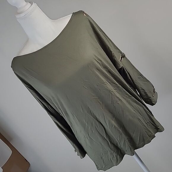Cable & Gauge olive green top withgoldtoned hardware down sleeves - Picture 1 of 9